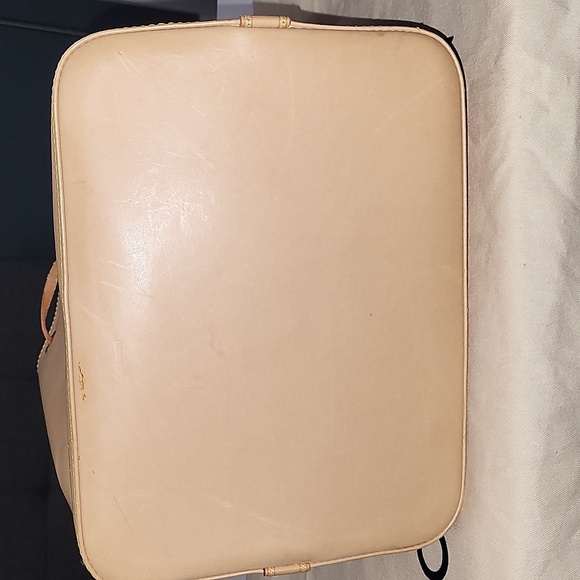 LOUIS VUITTON Leather Bucket Bag. Pre-Owned - Picture 4 of 8